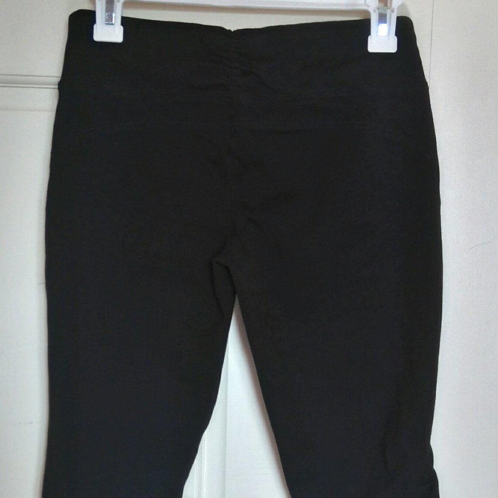 Hyba Cuffed Capri S NWOT